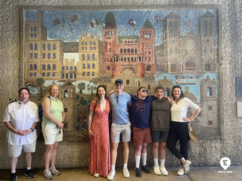 Group photo Historic Downtown San Antonio Food and Culture Tour on 22 February 2023 with Gina