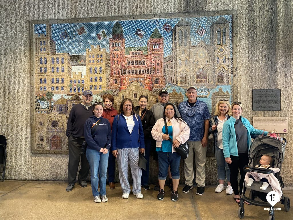 Group photo Historic Downtown San Antonio Food and Culture Tour on 14 March 2023 with Gina