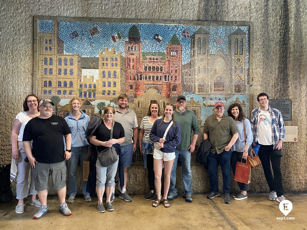 Group photo Historic Downtown San Antonio Food and Culture Tour on 16 March 2023 with Gina