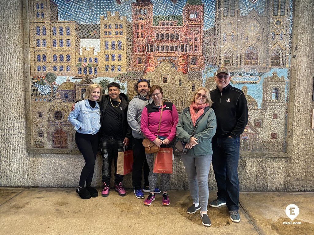 Group photo Historic Downtown San Antonio Food and Culture Tour on 17 March 2023 with Gina