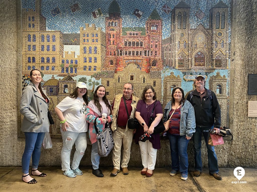 Group photo Historic Downtown San Antonio Food and Culture Tour on 21 March 2023 with Gina