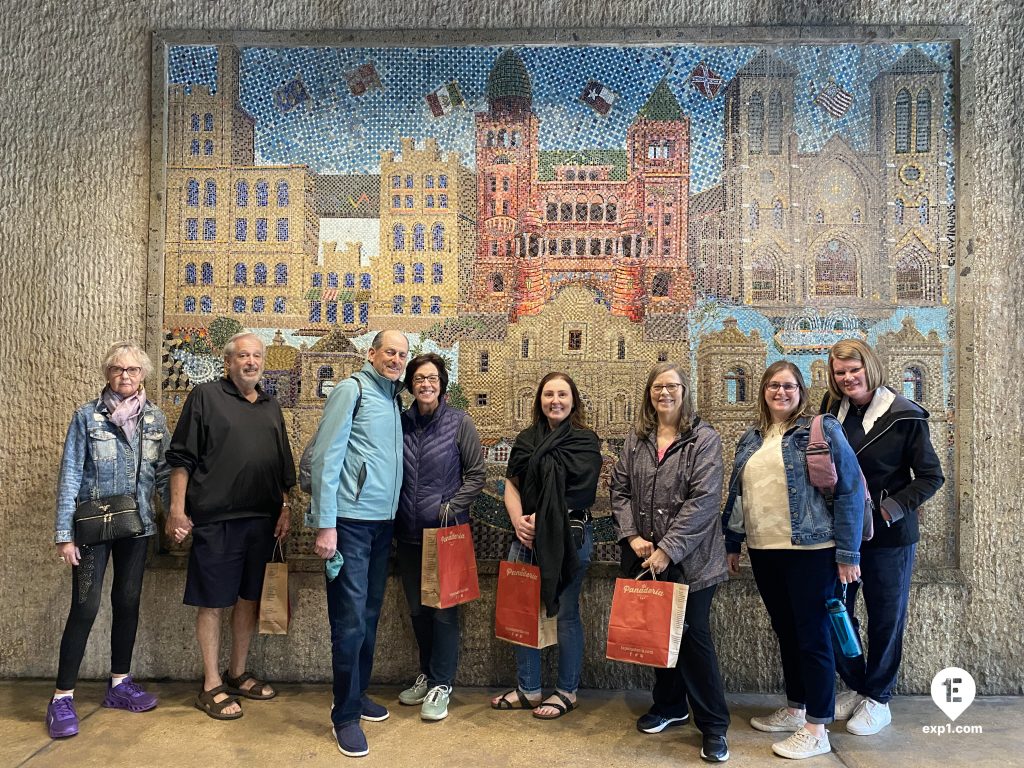 Group photo Historic Downtown San Antonio Food and Culture Tour on 30 March 2023 with Gina