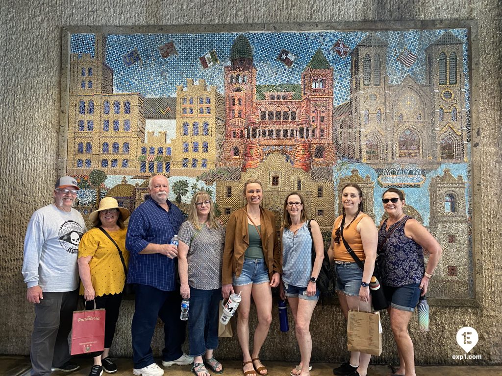 Group photo Historic Downtown San Antonio Food and Culture Tour on 31 March 2023 with Gina