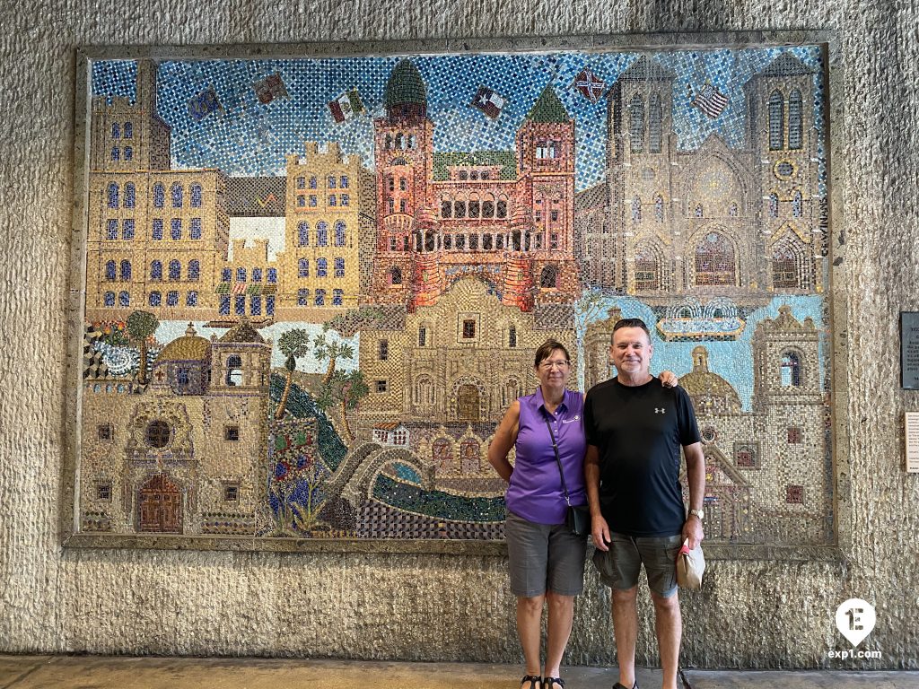 Group photo Historic Downtown San Antonio Food and Culture Tour on 5 April 2023 with Gina