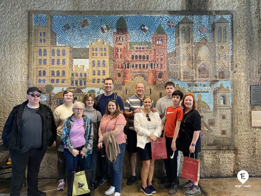 Group photo Historic Downtown San Antonio Food and Culture Tour on 8 April 2023 with Gina