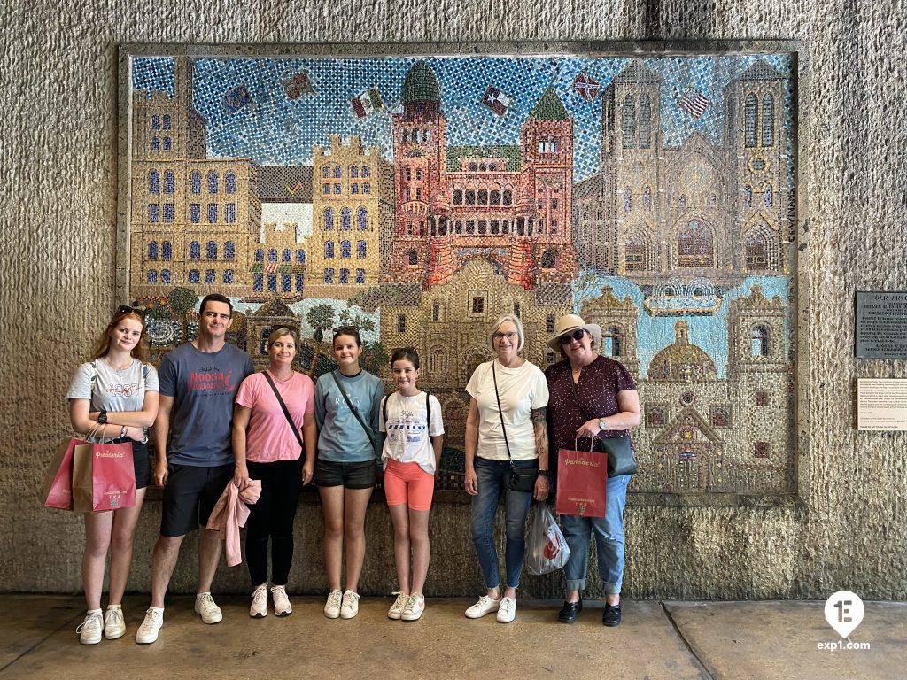 Group photo Historic Downtown San Antonio Food and Culture Tour on 11 April 2023 with Gina