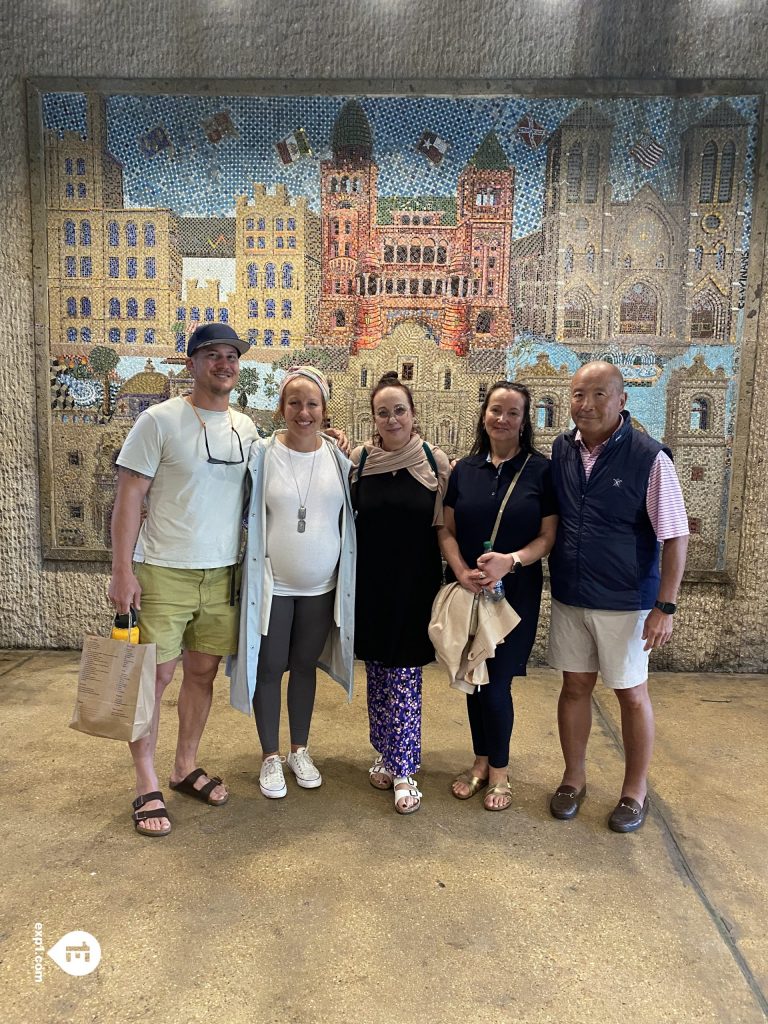 Group photo Historic Downtown San Antonio Food and Culture Tour on 14 April 2023 with Gina