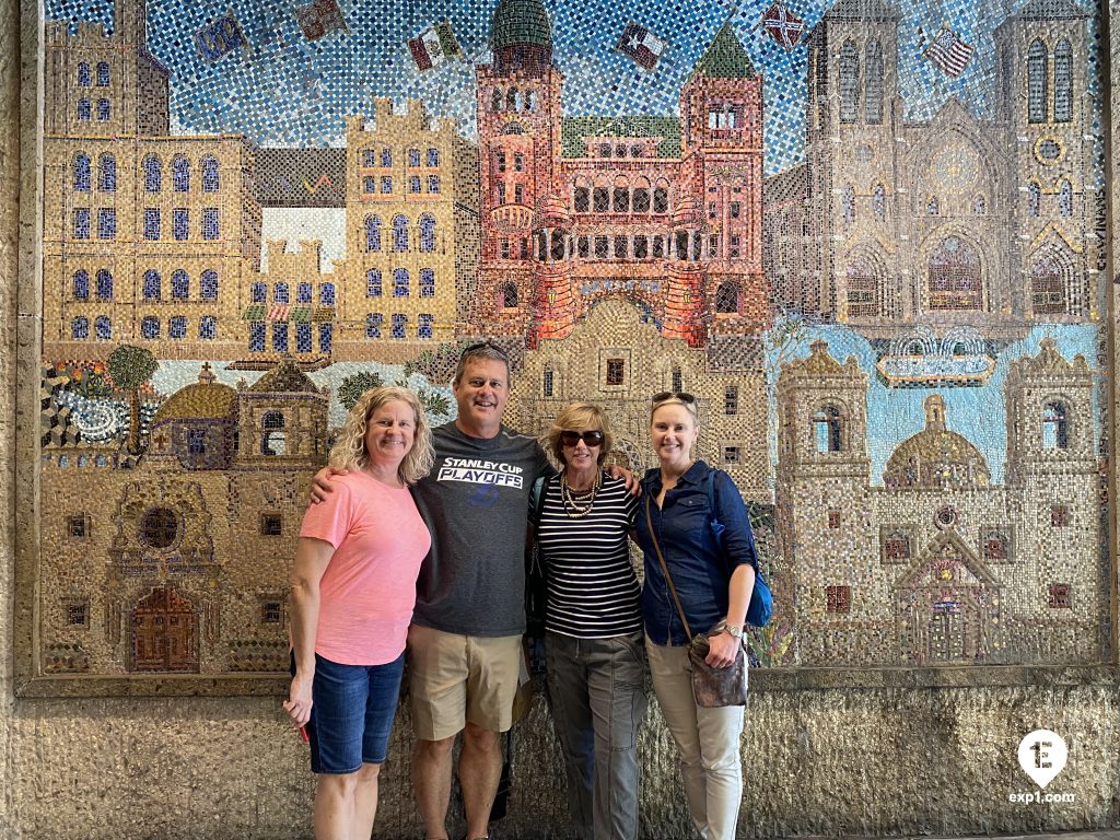 Group photo Historic Downtown San Antonio Food and Culture Tour on 13 April 2023 with Gina