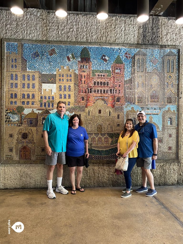 Group photo Historic Downtown San Antonio Food and Culture Tour on 19 April 2023 with Gina