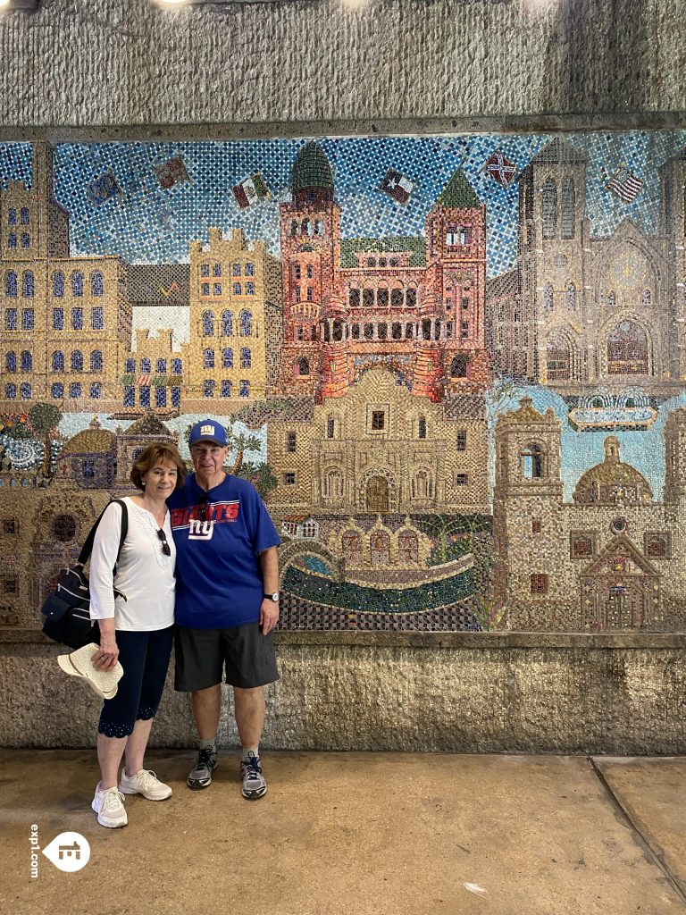 Group photo Historic Downtown San Antonio Food and Culture Tour on 2 May 2023 with Gina