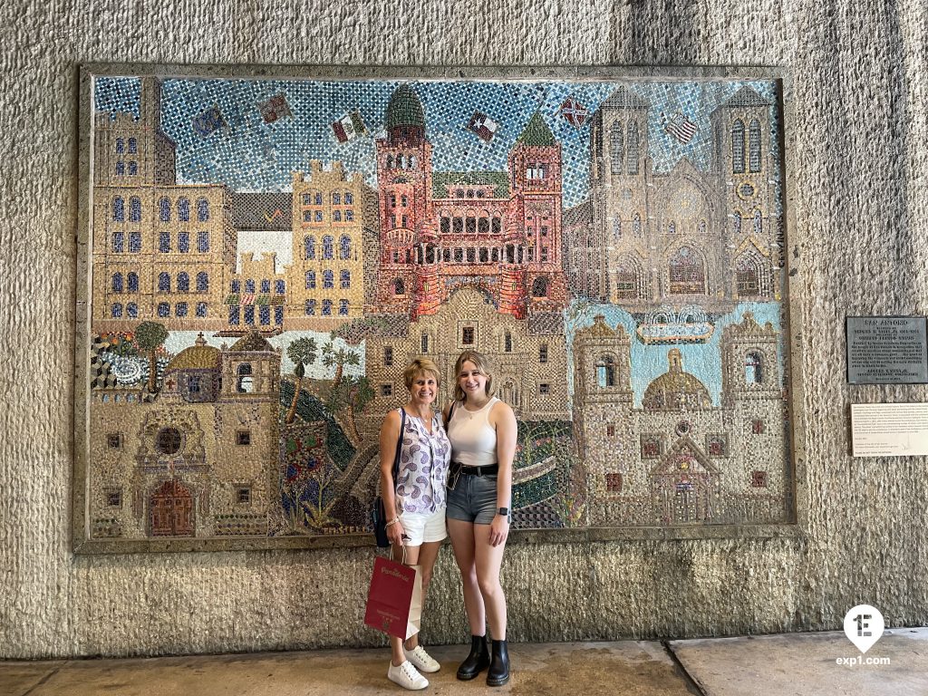 Group photo Historic Downtown San Antonio Food and Culture Tour on 16 May 2023 with Aubree