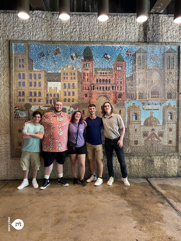 Group photo Historic Downtown San Antonio Food and Culture Tour on 17 May 2023 with Gina