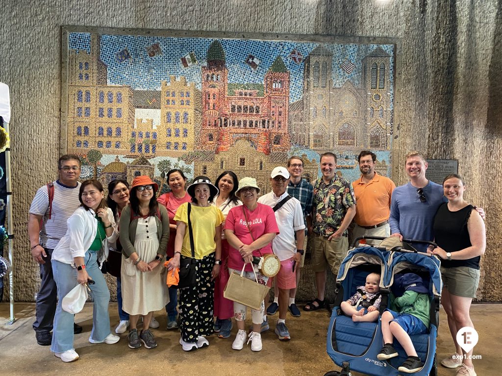 Group photo Historic Downtown San Antonio Food and Culture Tour on 20 May 2023 with Gina