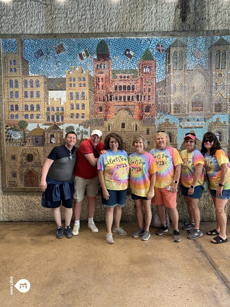 Group photo Historic Downtown San Antonio Food and Culture Tour on 22 May 2023 with Gina