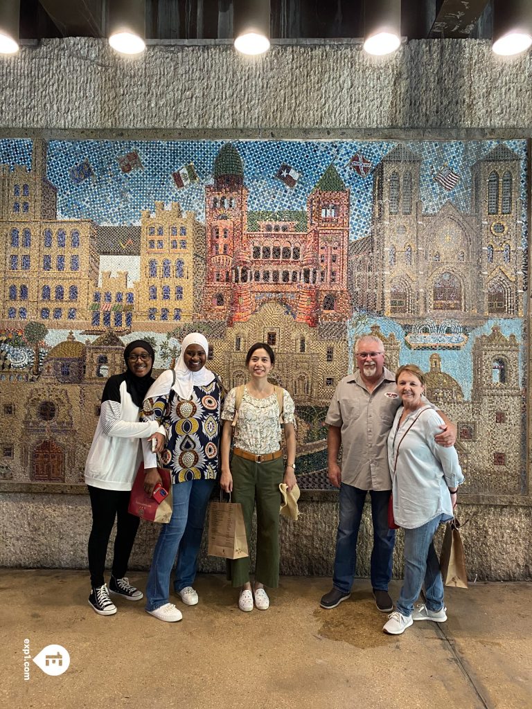 Group photo Historic Downtown San Antonio Food and Culture Tour on 25 May 2023 with Gina