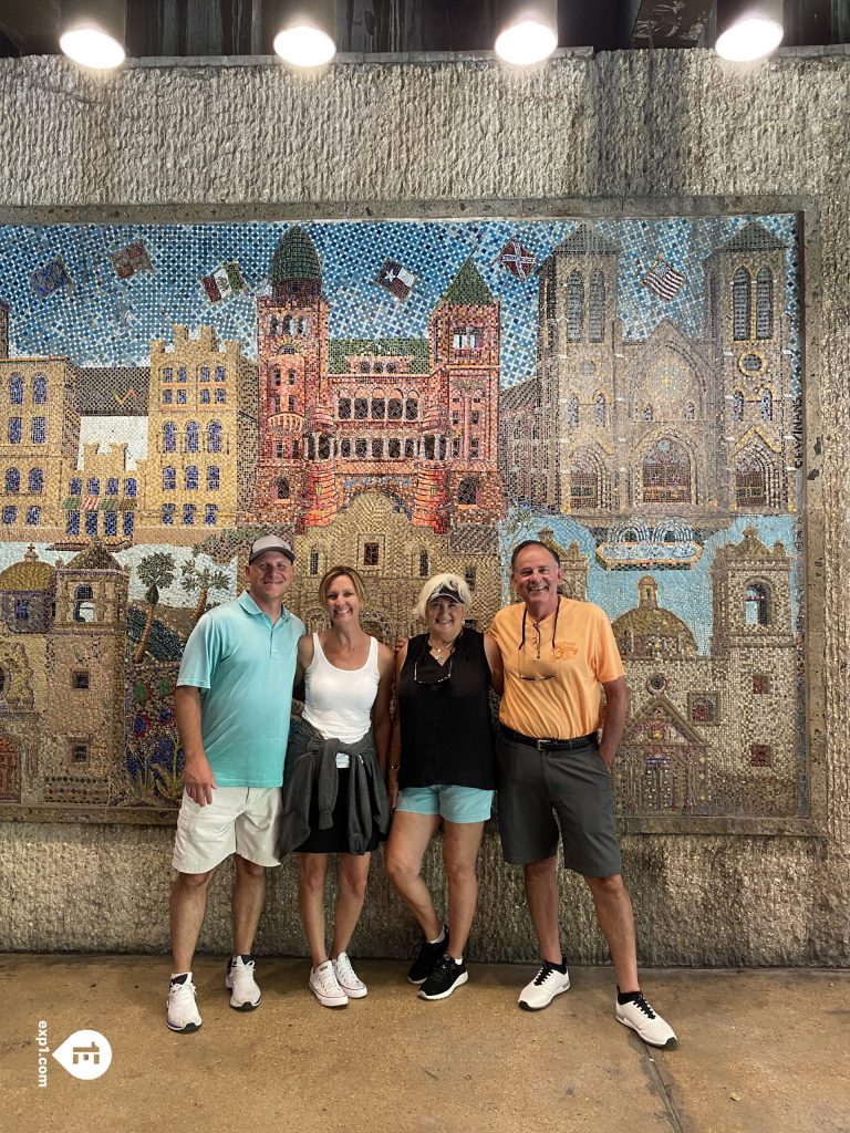 Group photo Historic Downtown San Antonio Food and Culture Tour on 2 June 2023 with Gina