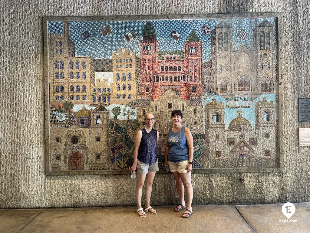 Group photo Historic Downtown San Antonio Food and Culture Tour on Jun 16, 2023 with Aubree