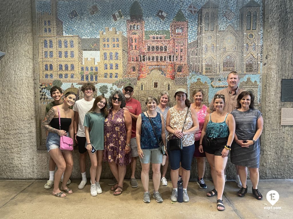 Group photo Historic Downtown San Antonio Food and Culture Tour on Jun 22, 2023 with Aubree