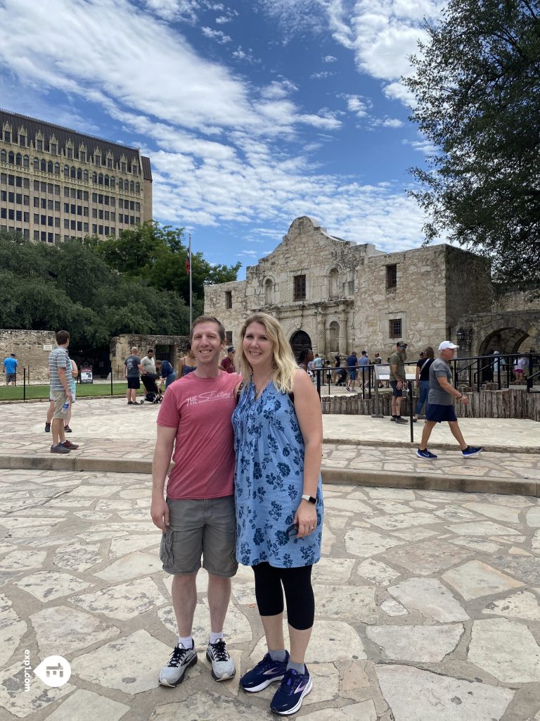 Group photo Historic Downtown San Antonio Food and Culture Tour on Jul 5, 2023 with Gina