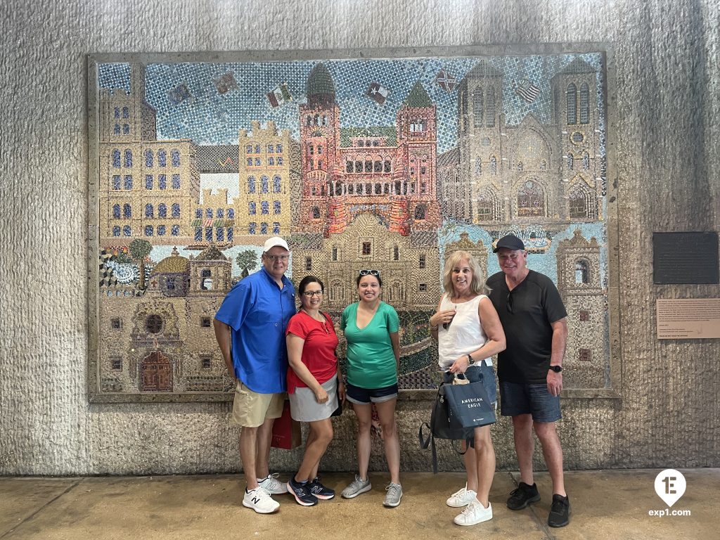 Group photo Historic Downtown San Antonio Food and Culture Tour on Jul 6, 2023 with Aubree