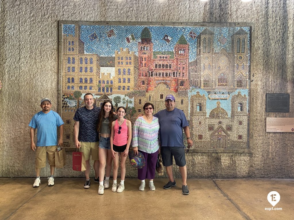 Group photo Historic Downtown San Antonio Food and Culture Tour on Jul 21, 2023 with Gina