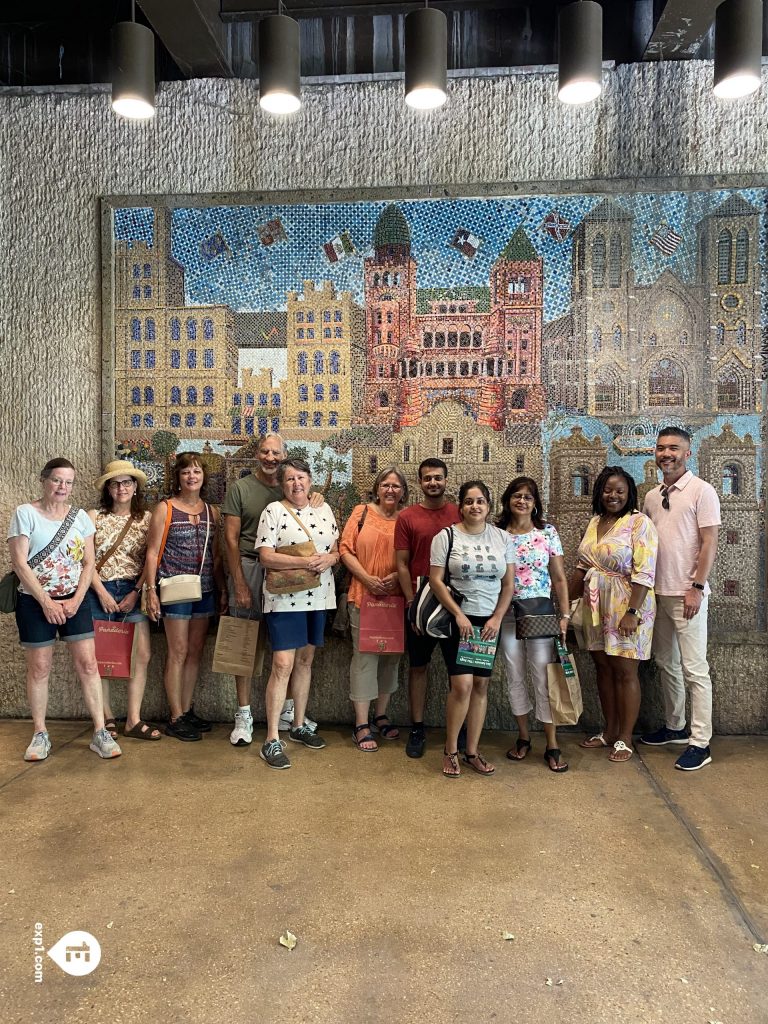 Group photo Historic Downtown San Antonio Food and Culture Tour on Jun 30, 2023 with Gina