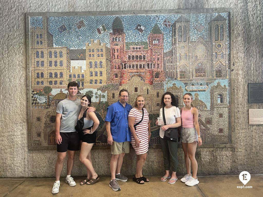 Group photo Historic Downtown San Antonio Food and Culture Tour on Aug 6, 2023 with Aubree