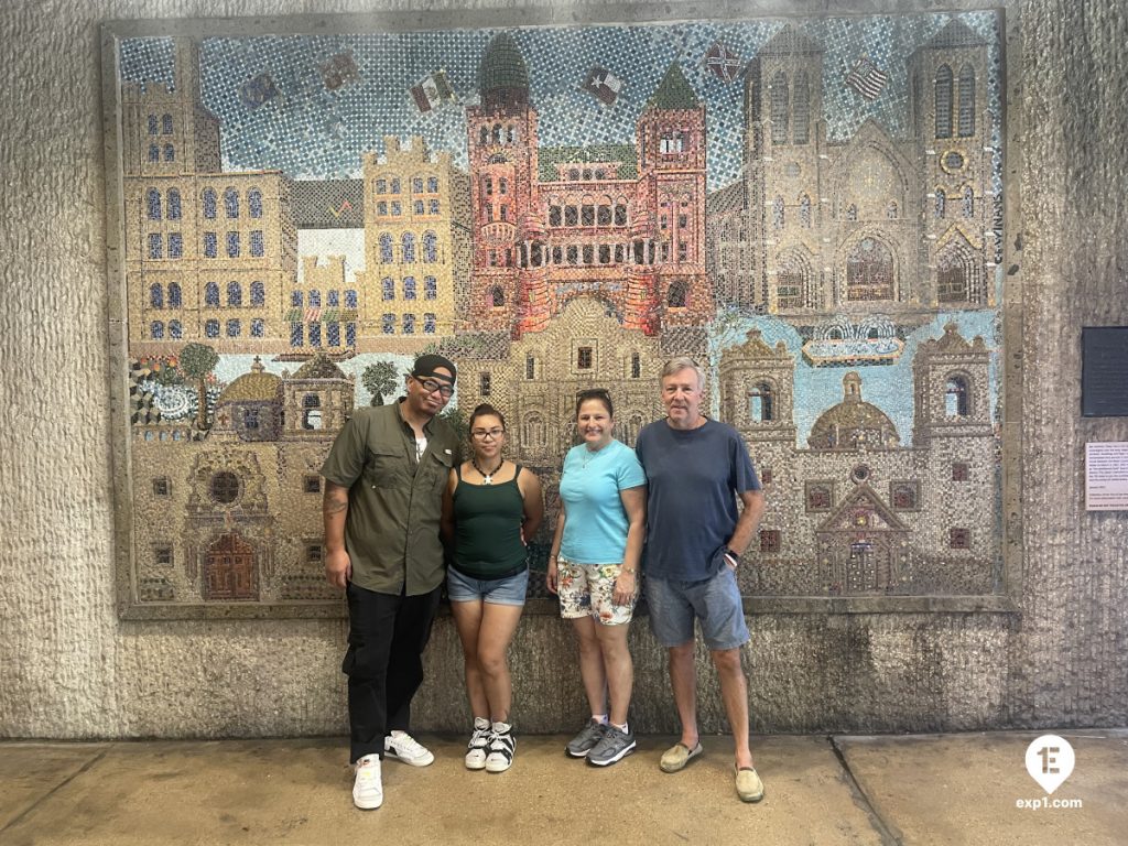 Group photo Historic Downtown San Antonio Food and Culture Tour on Sep 10, 2023 with Aubree