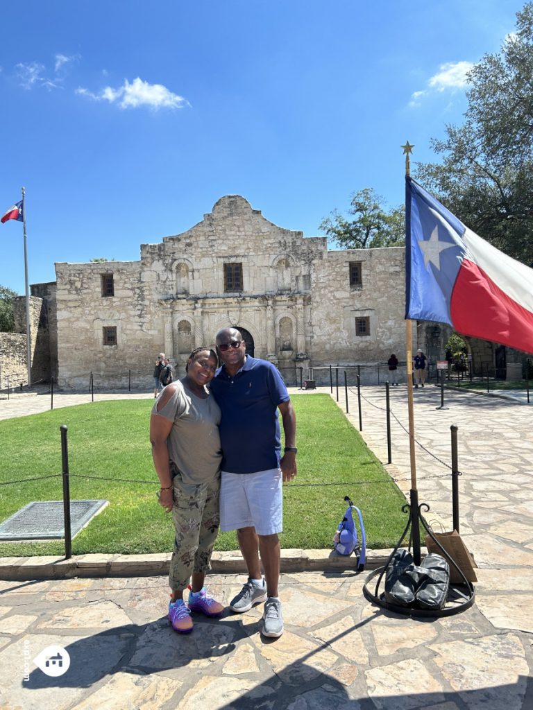 Group photo Historic Downtown San Antonio Food and Culture Tour on Sep 14, 2023 with Gina