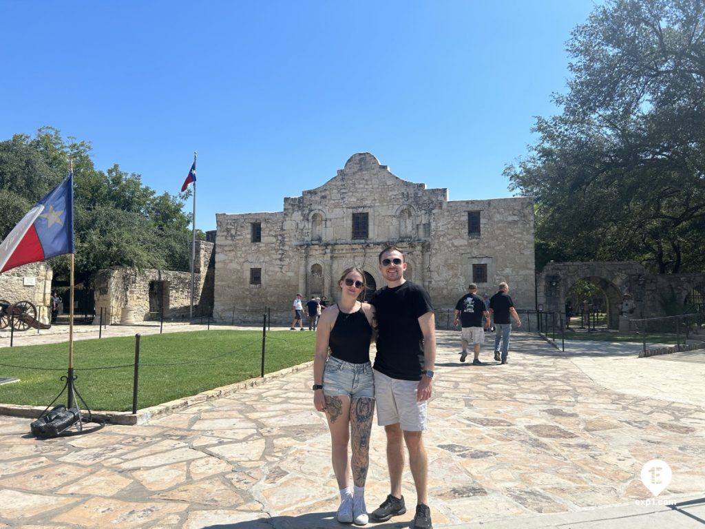 Group photo Historic Downtown San Antonio Food and Culture Tour on Sep 20, 2023 with Gina