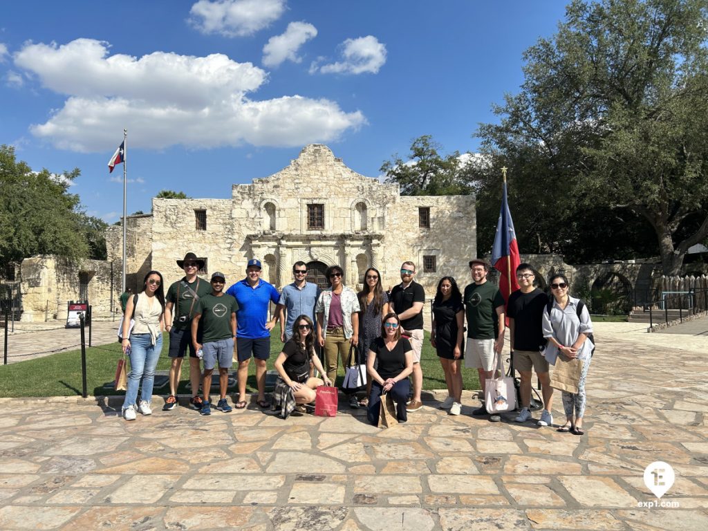 Group photo Historic Downtown San Antonio Food and Culture Tour on Sep 20, 2023 with Gina