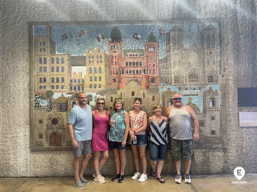 Group photo Historic Downtown San Antonio Food and Culture Tour on Sep 23, 2023 with Aubree