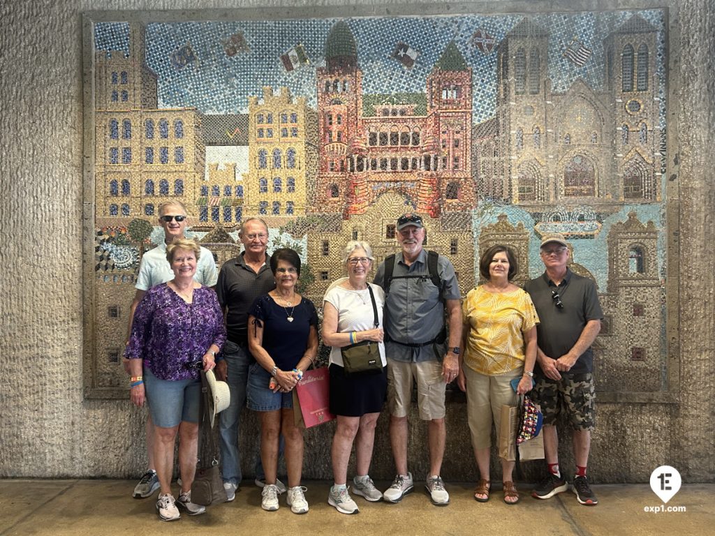 Group photo Historic Downtown San Antonio Food and Culture Tour on Oct 3, 2023 with Gina