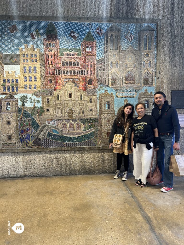 Group photo Historic Downtown San Antonio Food and Culture Tour on Oct 8, 2023 with Gina