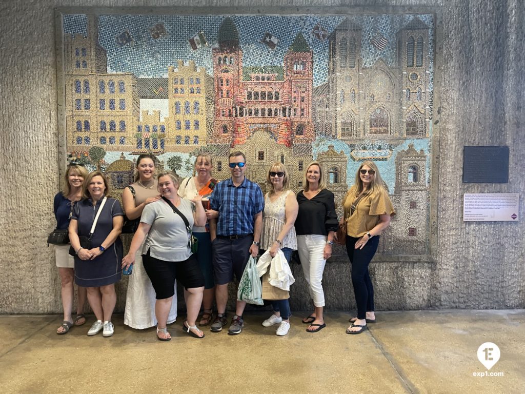 Group photo Historic Downtown San Antonio Food and Culture Tour on Oct 14, 2023 with Aubree