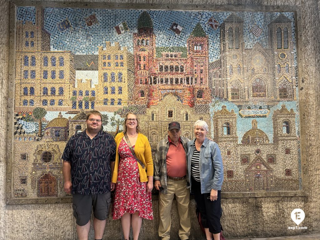 Group photo Historic Downtown San Antonio Food and Culture Tour on Oct 17, 2023 with Gina