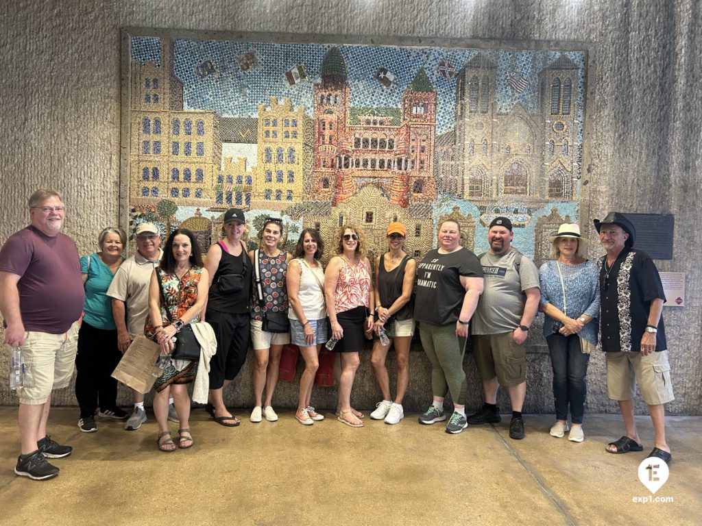 Group photo Historic Downtown San Antonio Food and Culture Tour on Oct 20, 2023 with Gina