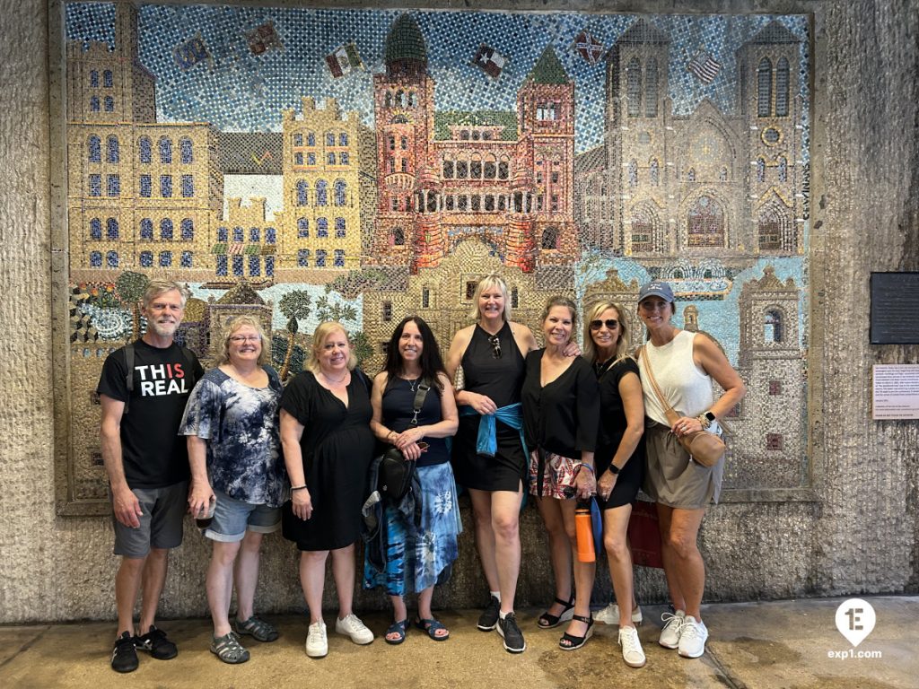 Group photo Historic Downtown San Antonio Food and Culture Tour on Oct 27, 2023 with Gina