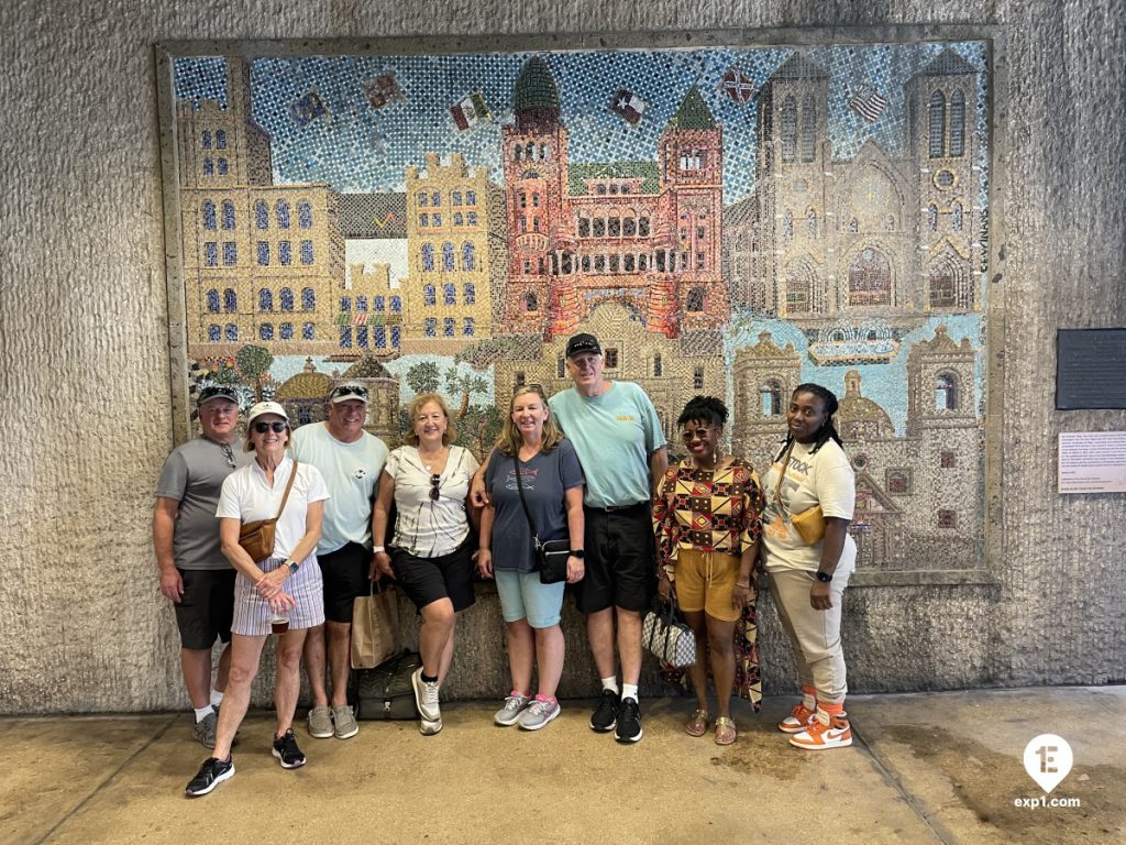 Group photo Historic Downtown San Antonio Food and Culture Tour on Oct 28, 2023 with Aubree