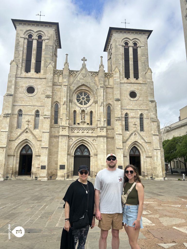 Group photo Historic Downtown San Antonio Food and Culture Tour on Mar 13, 2024 with Gina