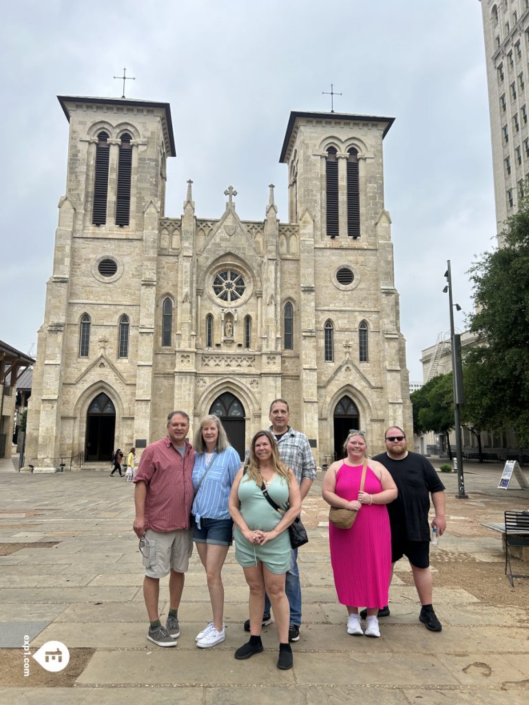 Group photo Historic Downtown San Antonio Food and Culture Tour on Apr 1, 2024 with Gina