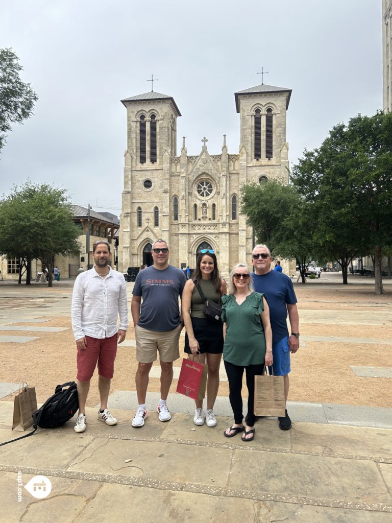 Group photo Historic Downtown San Antonio Food and Culture Tour on Apr 19, 2024 with Gina