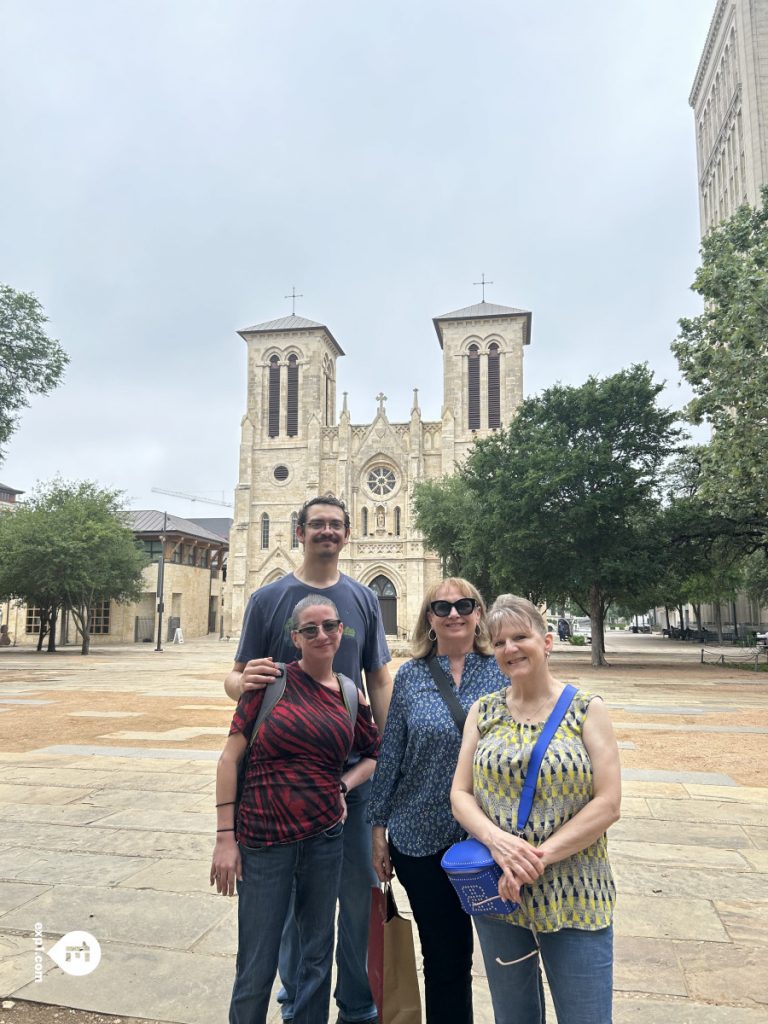 Group photo Historic Downtown San Antonio Food and Culture Tour on May 2, 2024 with Gina