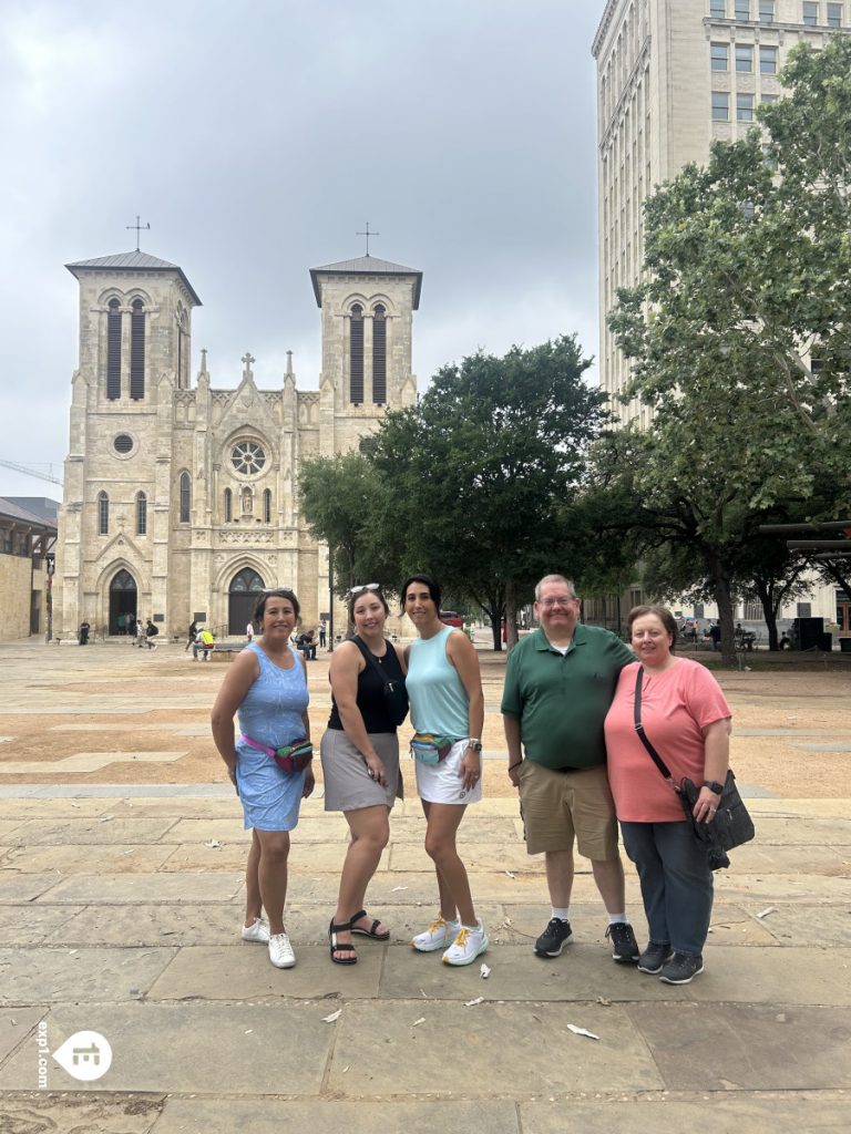 Group photo Historic Downtown San Antonio Food and Culture Tour on May 16, 2024 with Gina