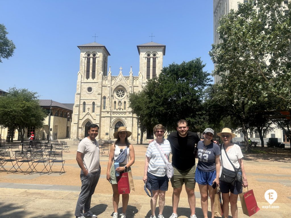 Group photo Historic Downtown San Antonio Food and Culture Tour on Jun 6, 2024 with Gina