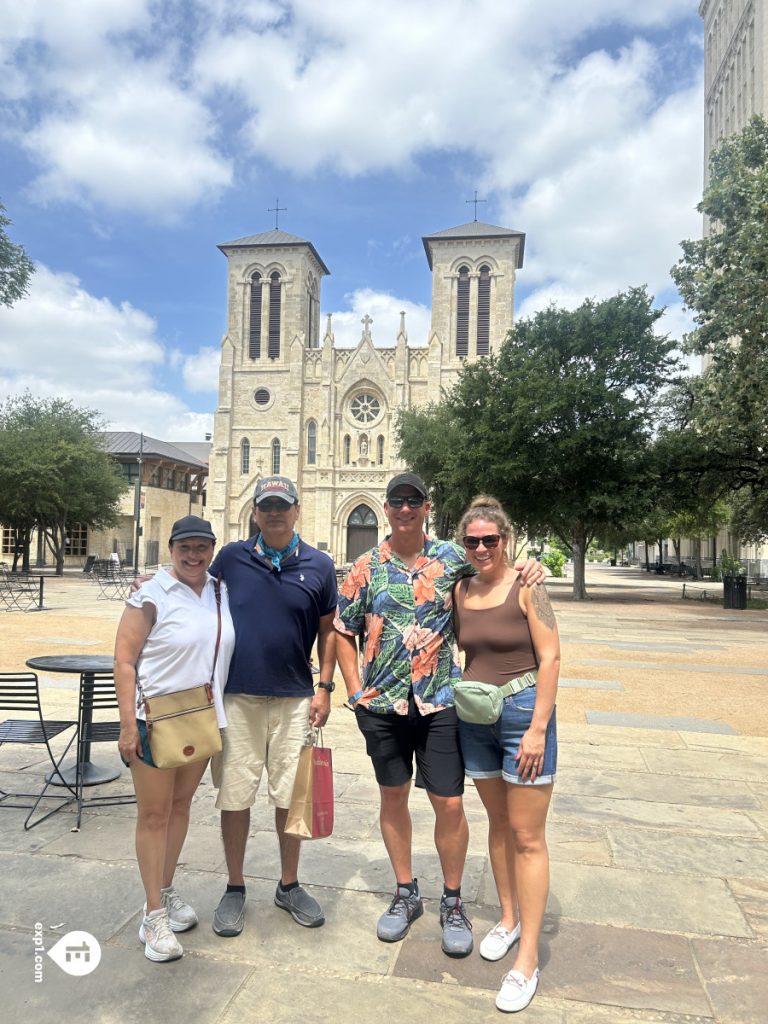 Group photo Historic Downtown San Antonio Food and Culture Tour on Jul 5, 2024 with Gina