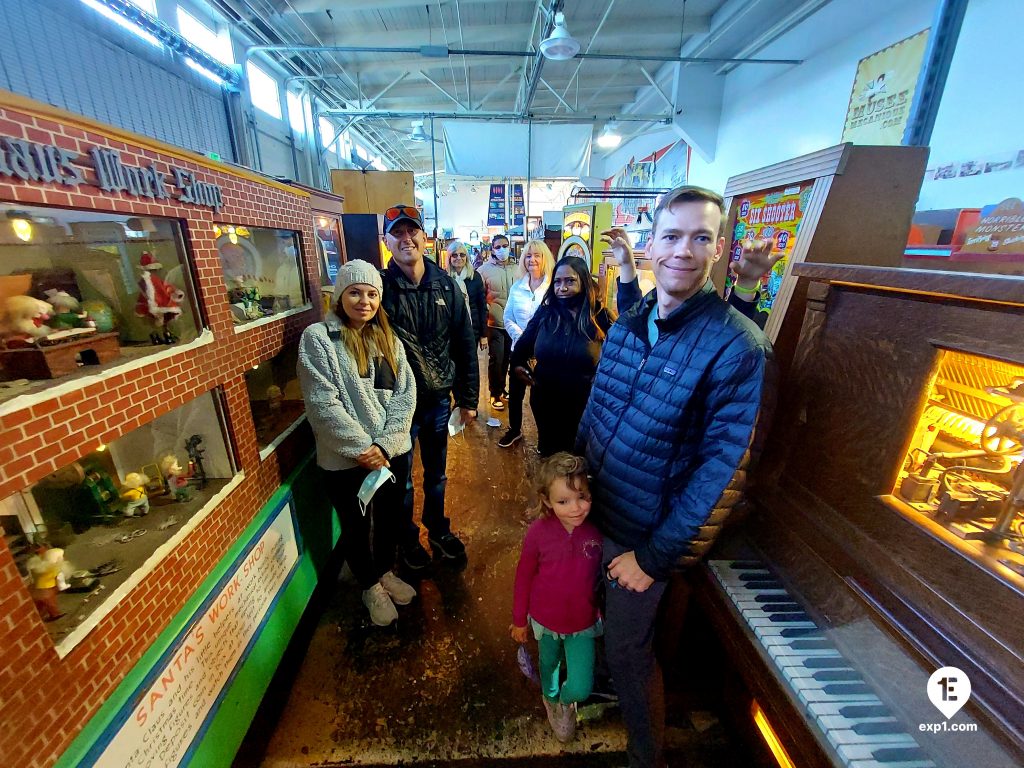 Group photo Fishermans Wharf Tour on 9 December 2021 with Chet