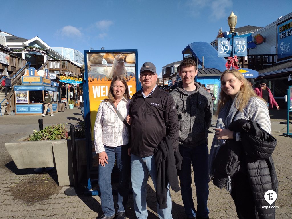 Group photo Fishermans Wharf Tour on 16 December 2021 with Wealthy