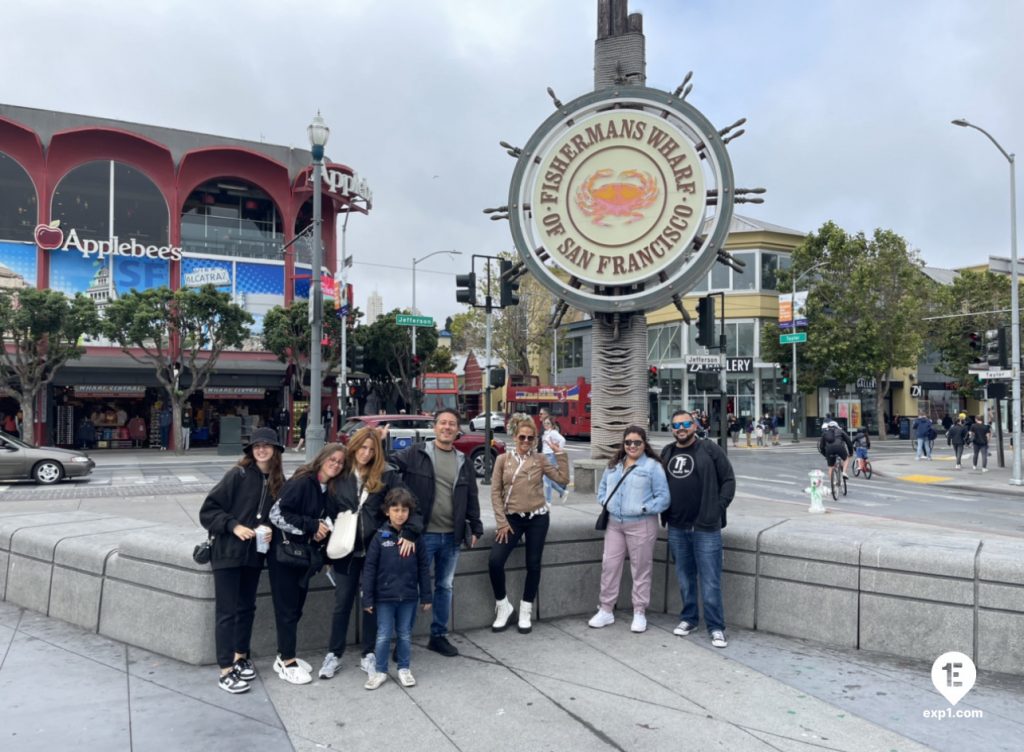 Group photo San Francisco in a Day Walking Tour on 31 July 2022 with Eric