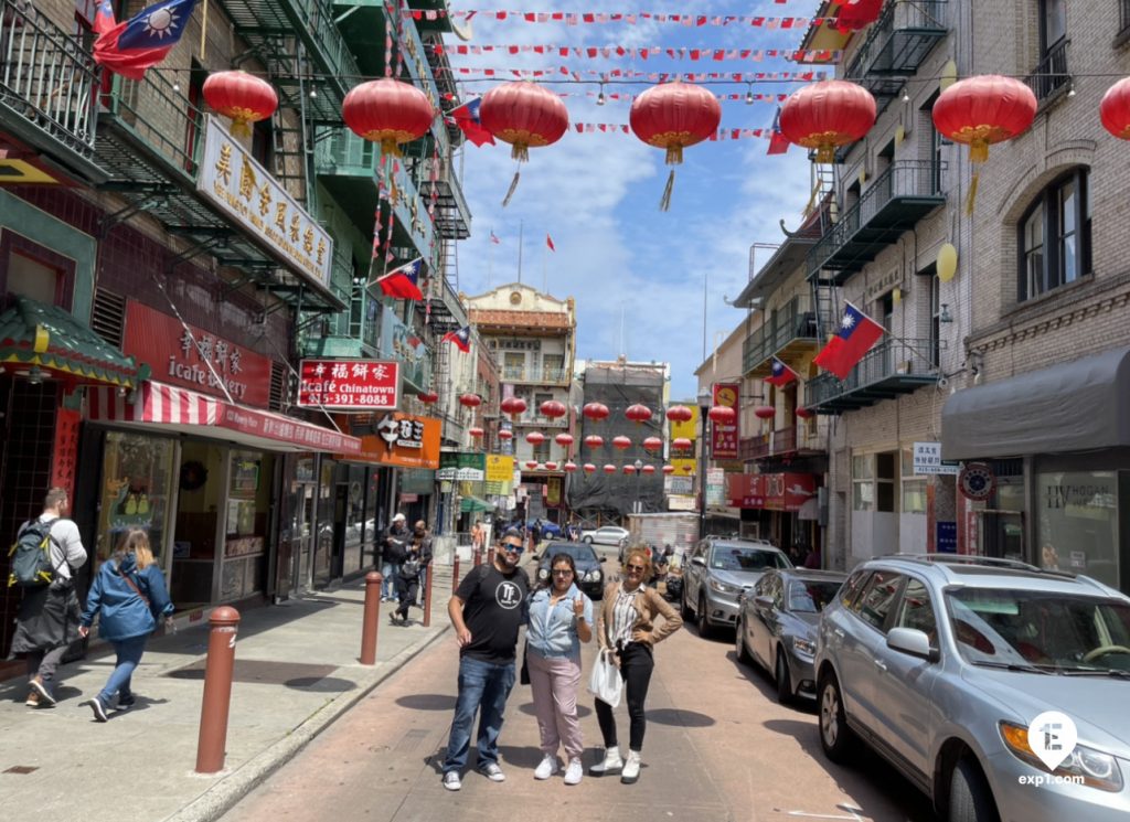 Group photo San Francisco in a Day Walking Tour on 31 July 2022 with Eric